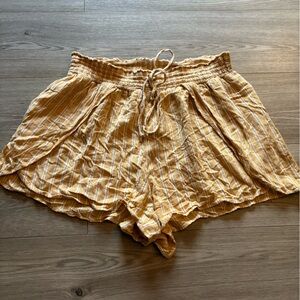 American Eagle Women's Striped Yellow Shorts